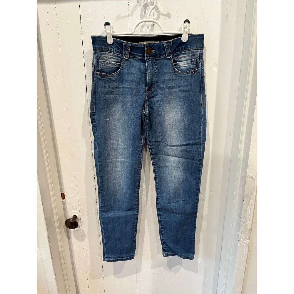 Democracy “Ab”solution Straight Leg Jeans size 8 NWOT